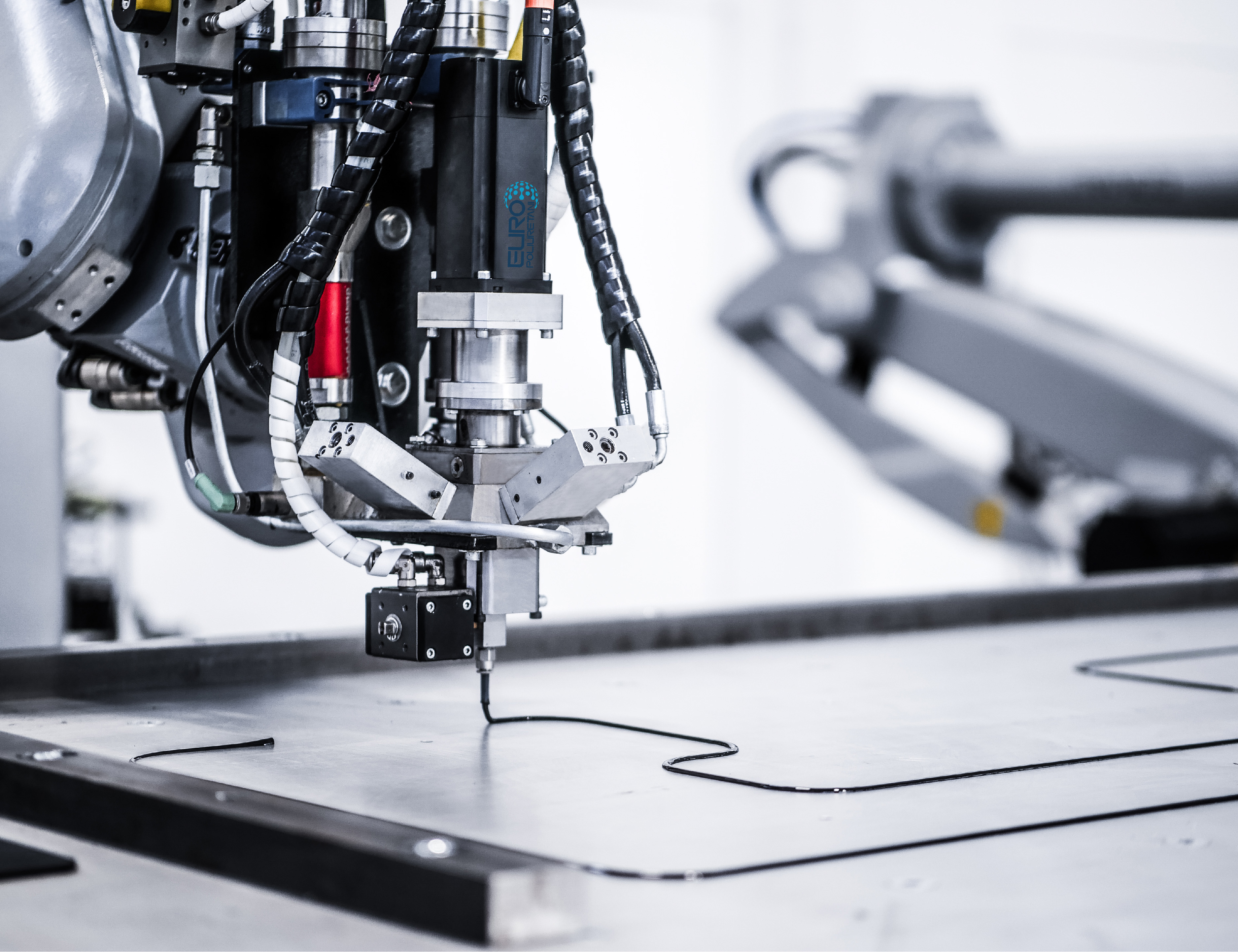 Aplicación de sellado en panel